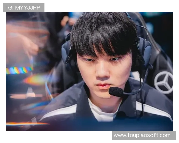 Jackeylove在比赛中展现超凡实力成功击杀敌方核心选手引发全场欢呼