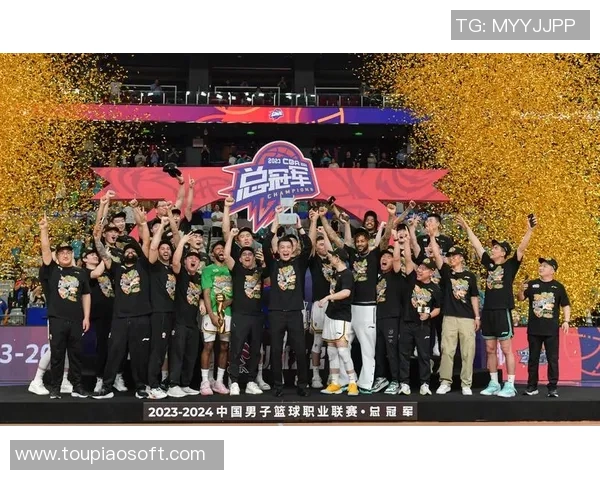 辽宁男篮夺得CBA总冠军,球迷欢呼雀跃